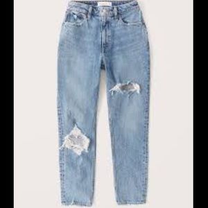 A&F High Rise Mom Jean Curve Love size 27/4 long
